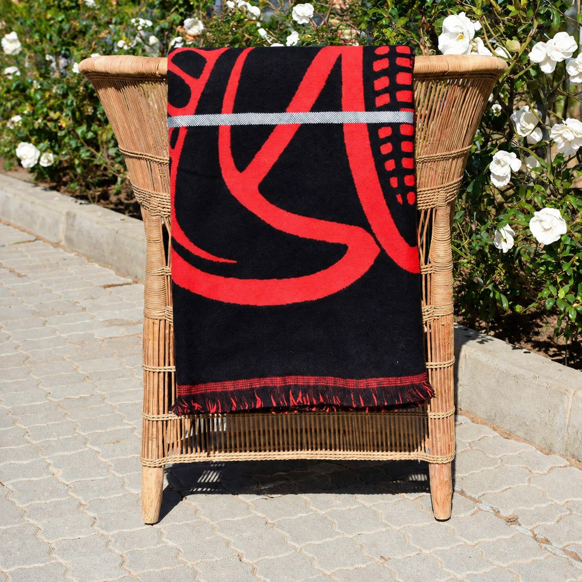 Basotho_Frill_Black_Red